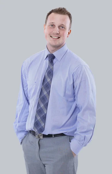 Junger Manager im Anzug lächelt isoliert auf grauem Hintergrund — Stockfoto