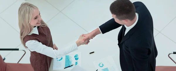 Business handshake in modern office — Stock Photo, Image