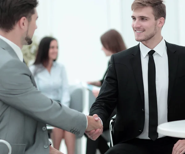 Confident business partners shaking hands and smiling — Stock Photo, Image