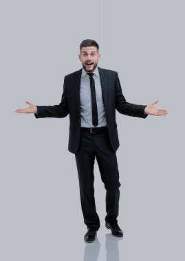 Beyaz bir arka plan üzerinde poz sürpriz duygusal iş adamı