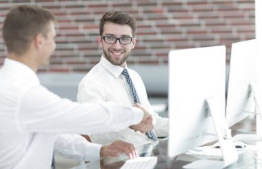 Resepsiyon çalışanları karşılıklı