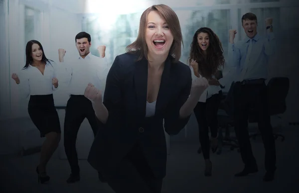 Retrato do grupo de negócios bem sucedido feliz no escritório — Fotografia de Stock