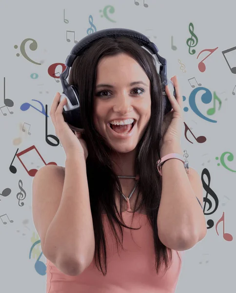 Mujer joven con auriculares escuchando música —  Fotos de Stock