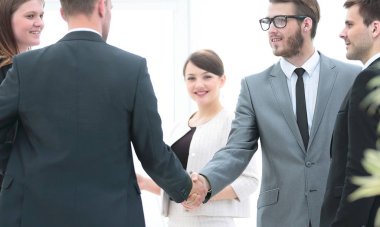 iş takım office.a dostu h iş ortağı karşılar