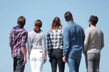 arka view.a bir grup genç insan kopya alanı seyir