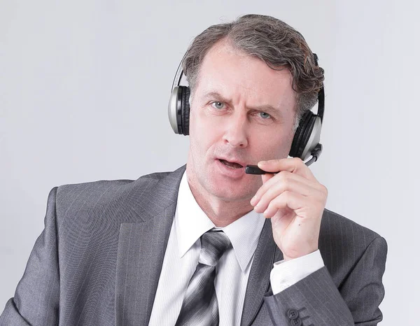 Nahaufnahme .Portrait eines selbstbewussten Mitarbeiter-Callcenters — Stockfoto