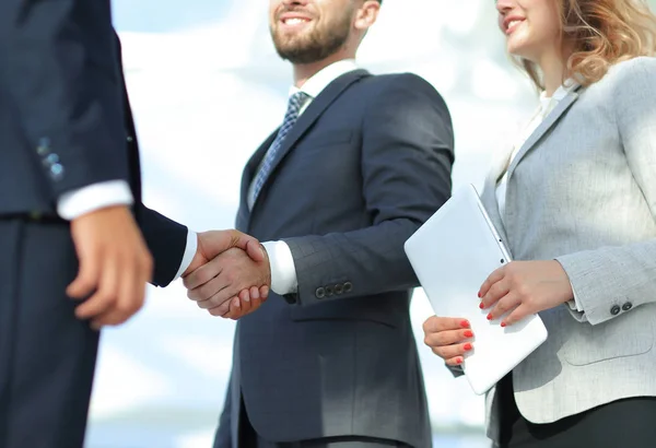 Pessoas de negócios bem sucedidas handshake cumprimentando conceito negócio — Fotografia de Stock