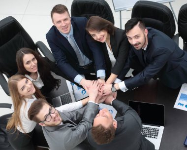 iş takım birlikte masada sıktı elleri ile