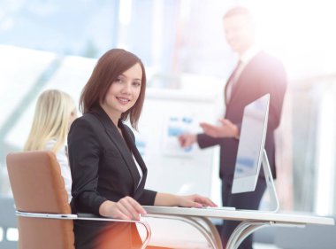 İş kadını kamera çekici adam yapma bakarak bir