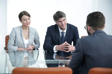 Avukatlar sözleşme tartışmak