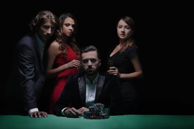 Çekici genç beyaz adam olun bahis casino