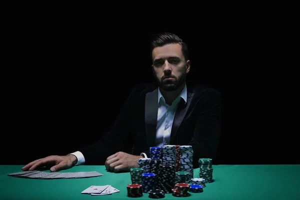 Speler aan de pokertafel. — Stockfoto