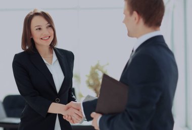 El sıkışan iki profesyonel iş adamları
