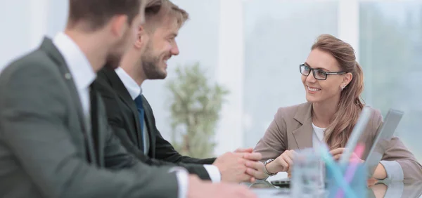 Erfolgreiche Unternehmensgruppe im Büro — Stockfoto