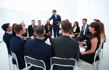 Takım oluşturma oturumunda iş ekibi.