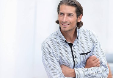 Kendine güvenen genç iş adamı