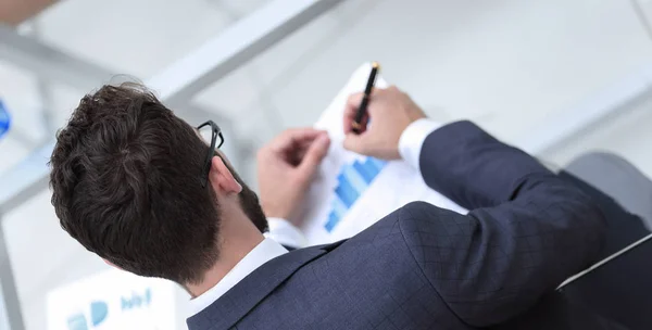 Closeup.Businessman werken met financiële gegevens — Stockfoto