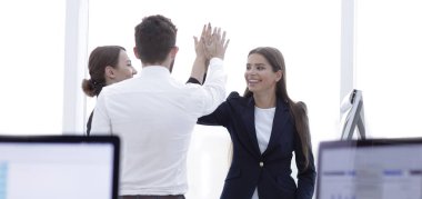 closeup.business takım, diğer her bir beşlik veren