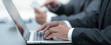 dizüstü bilgisayarda çalışma closeup.businessman