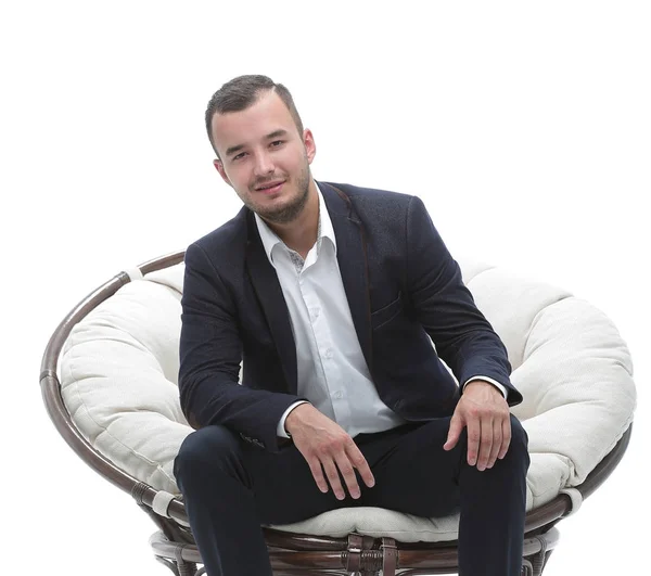快適な椅子に座っている青年実業家 — ストック写真