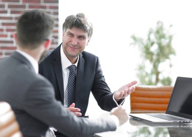 Mutlu iş ortakları belgeleriyle çalışma