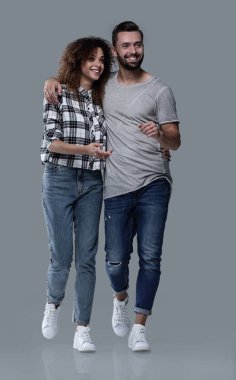 Genç çift hayallerini tartışmaya