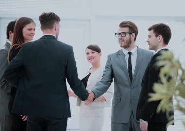 iş takım office.a dostu h iş ortağı karşılar