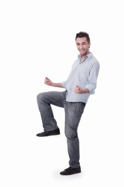 Mutlu yakışıklı gülümseyen adam.