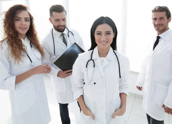 Grupo de trabajadores médicos retrato en el hospital — Foto de Stock