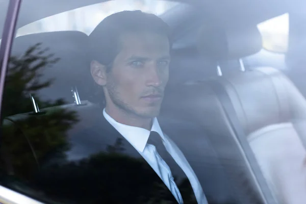 Immagine di sfondo dell'uomo d'affari in macchina — Foto Stock