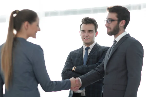 Conceito de negócio .handshake de pessoas de negócios — Fotografia de Stock