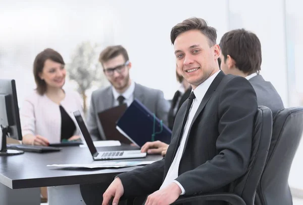 Business team with a senior Manager in the foreground — Stock Photo, Image