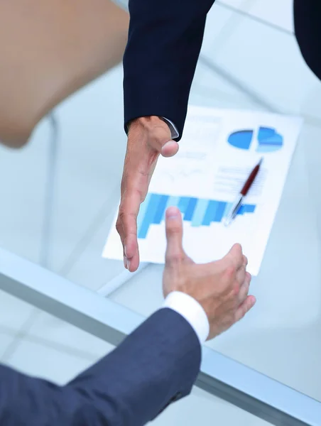 Fechar. parceiros financeiros handshake — Fotografia de Stock