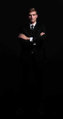 tam büyüme portre. silah ile ciddi iş adamı onun önüne geçti.