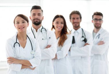 Doktorlar stajyerler başarılı bir grup portresi.