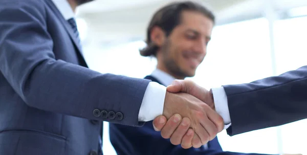 Cropped image of business people shaking hands — Stock Photo, Image