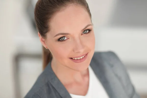 Retrato de mulher de negócios amigável . — Fotografia de Stock