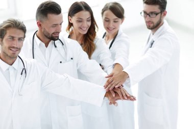 Neşeli doktorlar kendi ekip çalışması ile gurur duyuyoruz