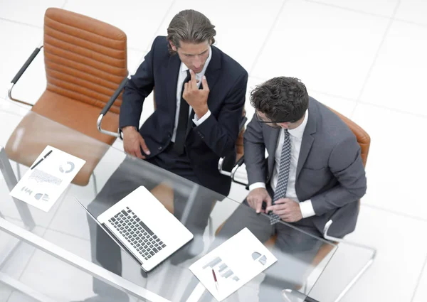 başarılı çalışanlar önemli sorunları tartışıyor