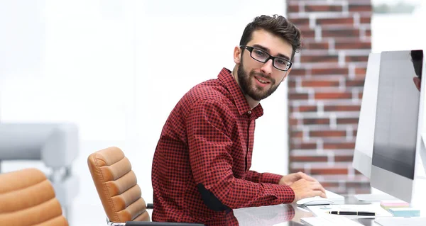 Companys employees work in the office — Stock Photo, Image