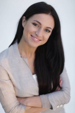 Başarılı genç bir kadının yakın plan yüzü..