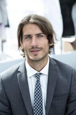 genç işadamı mutlu ifade