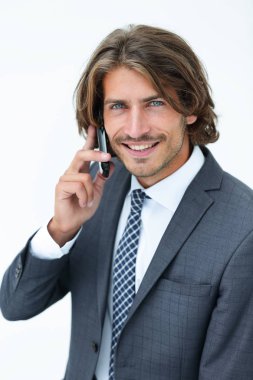 genç adam beyaz zemin üzerinde bir telefon dinleme