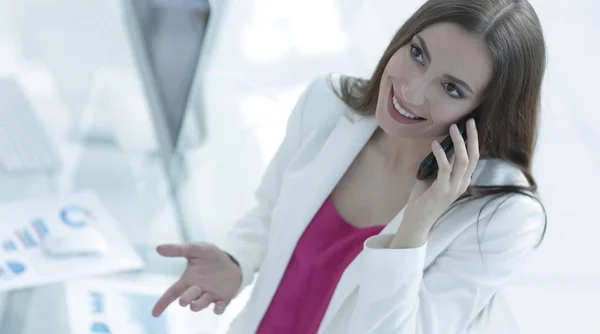 Femmina Manager parlando al telefono — Foto Stock