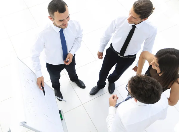 Imagen de fondo de un equipo de negocios discutiendo nuevas ideas . — Foto de Stock