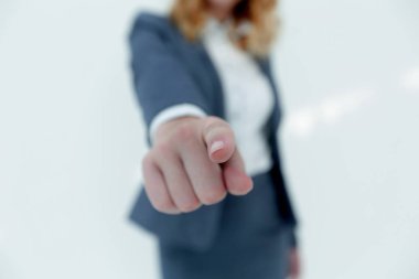 Size genç kadın işaret parmağı