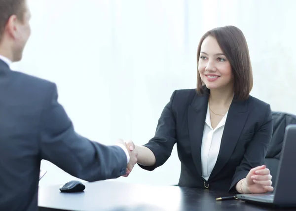 Negociação de negócios, Imagem mulher de negócios handshake — Fotografia de Stock