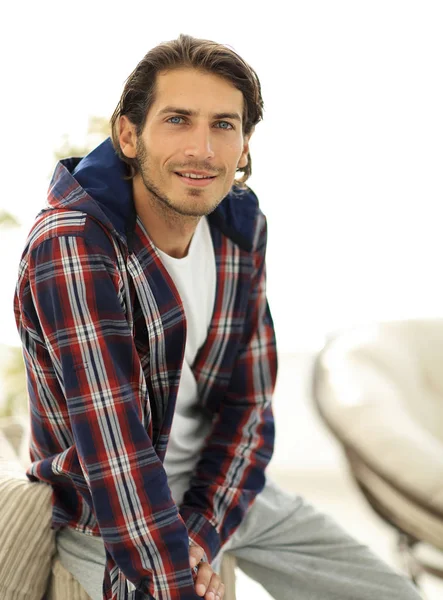 Retrato de um cara de sucesso em uma camisa verificada . — Fotografia de Stock