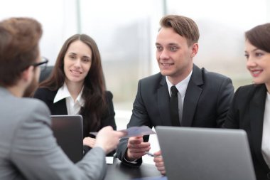 bir atölye iş takım tutar