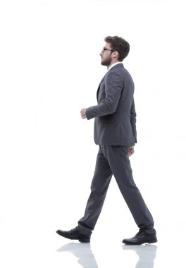 yan görünümü emin işadamı ileri gider.